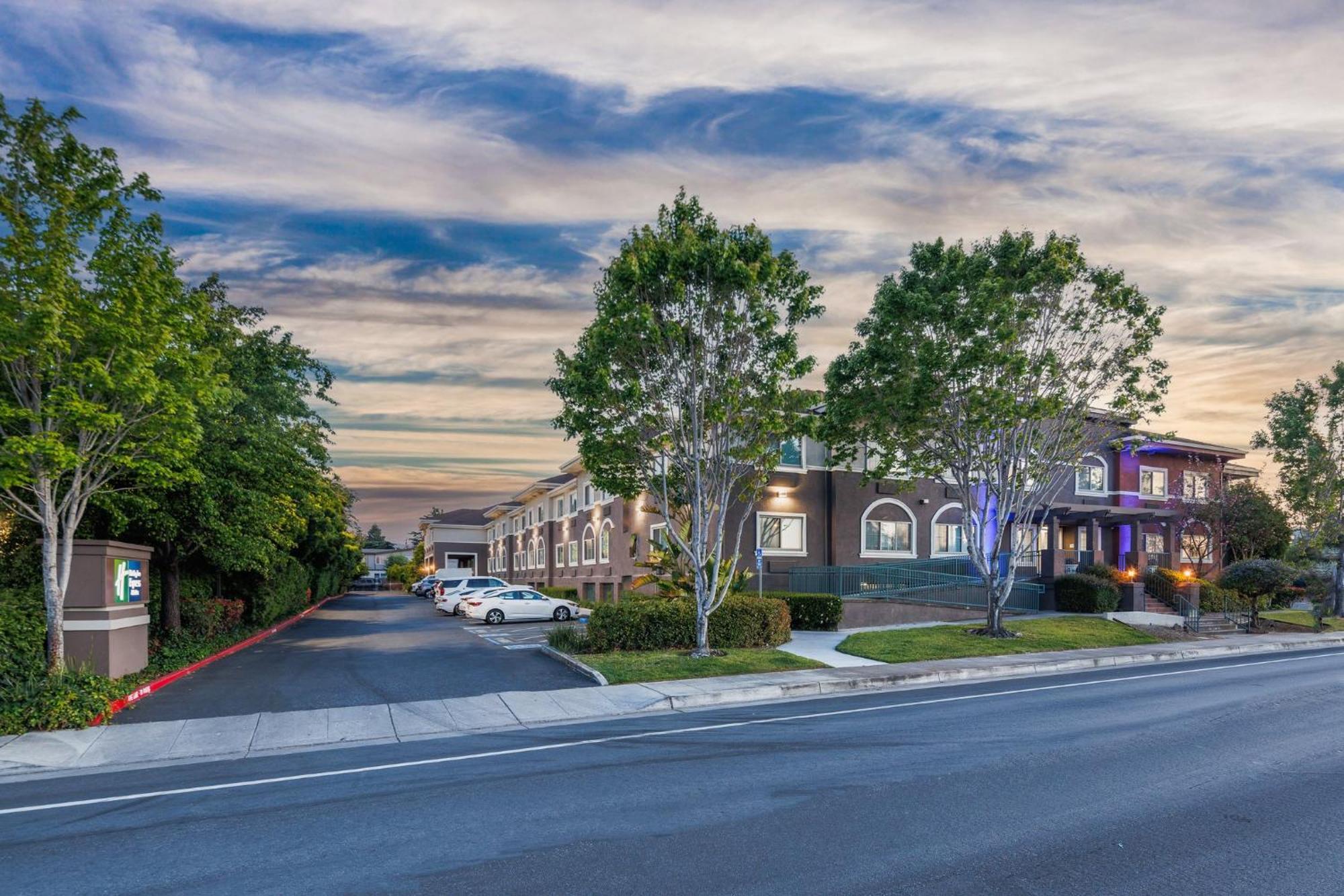 Holiday Inn Express & Suites Mountain View Silicon Valley By Ihg Zewnętrze zdjęcie